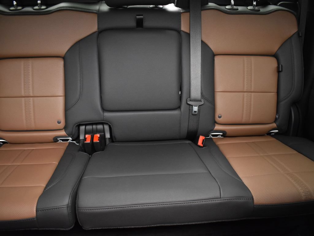 New 2025 Chevrolet Silverado 1500 High Country AWD/4WD image 31