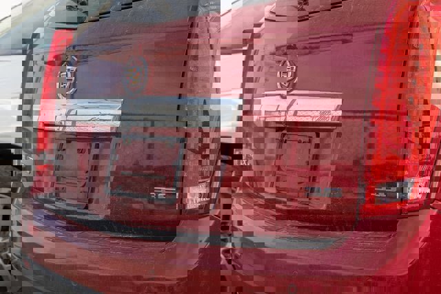 Used 2012 Cadillac SRX Luxury image 3