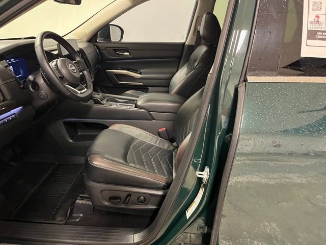 Used 2024 Nissan Pathfinder Platinum w/ Cargo Package image 18