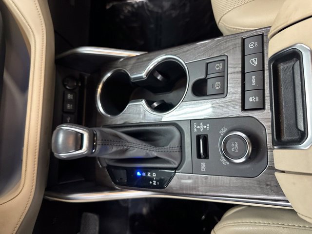 Used 2020 Toyota Highlander Limited AWD/4WD image 16