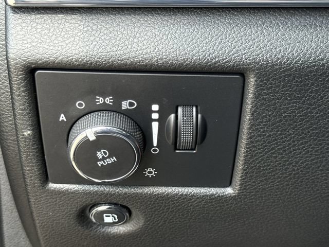 Used 2022 Jeep Grand Cherokee Limited w/ Tech Group RWD image 25