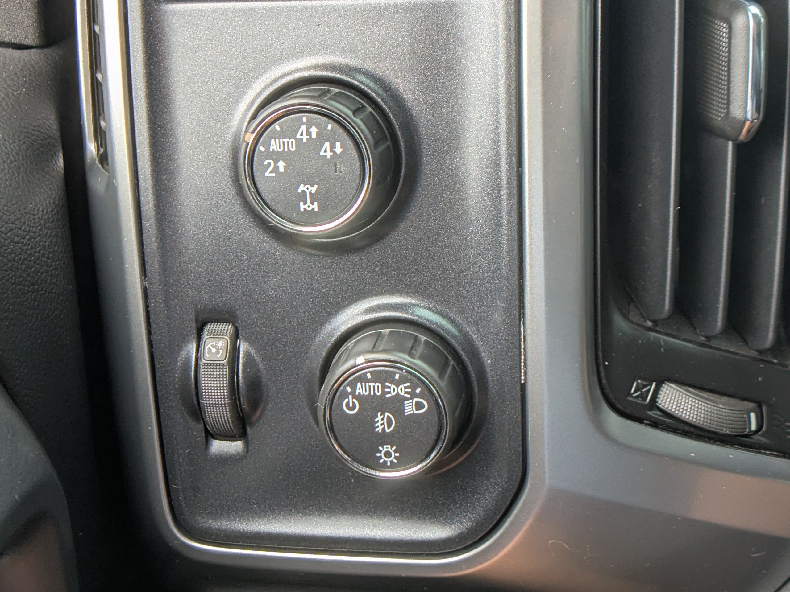 Used 2015 Chevrolet Silverado 1500 LT w/ All Star Edition AWD/4WD image 28