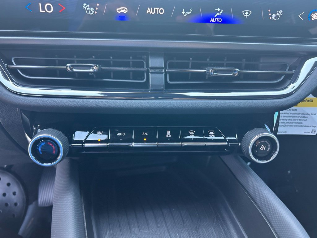 Used 2024 Chevrolet Equinox EV RS FWD image 40