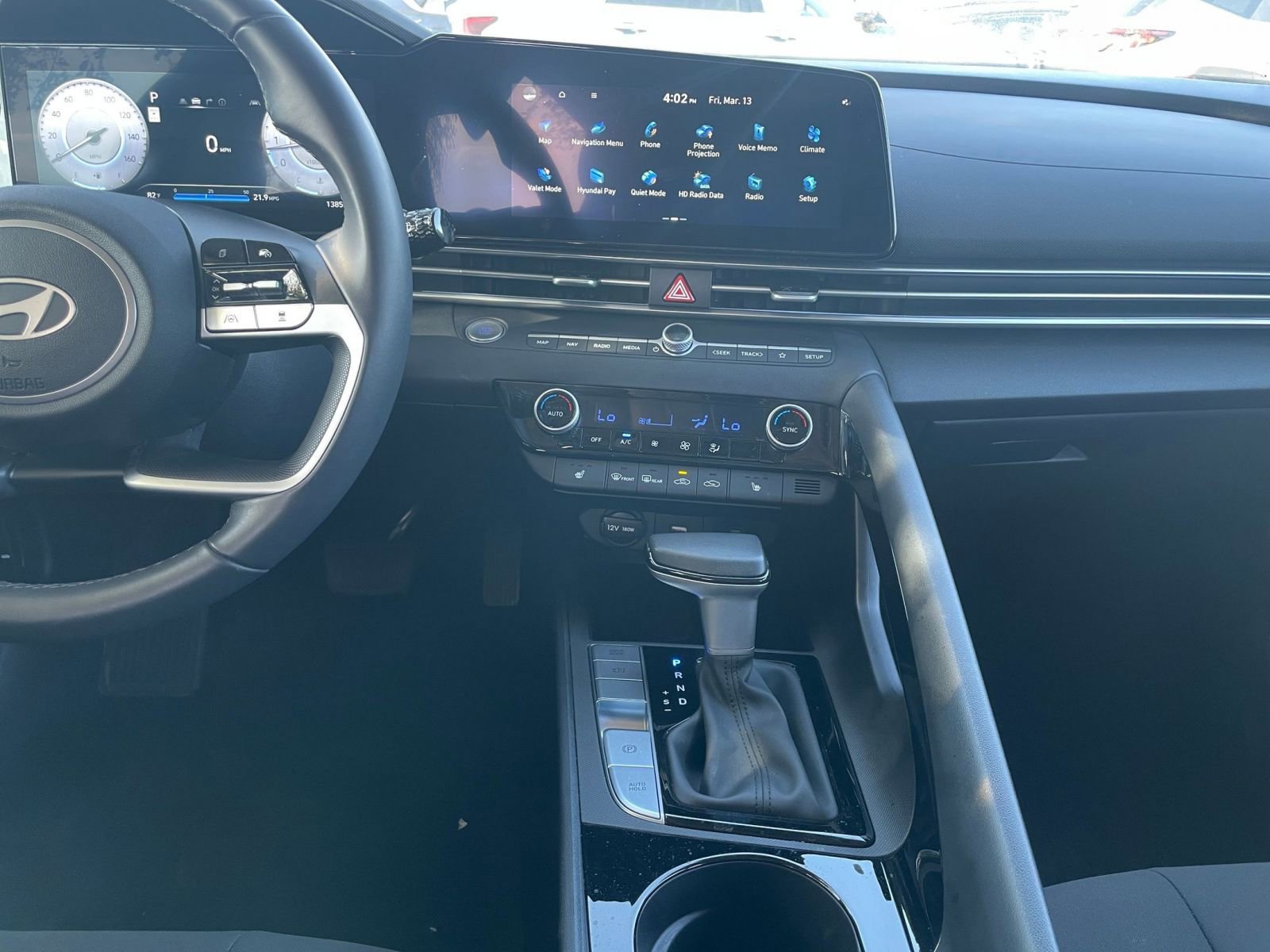 Used 2025 Hyundai Elantra SEL image 17