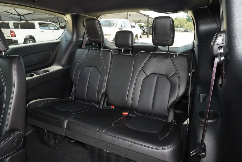 Used 2026 Chrysler Pacifica Select FWD image 25
