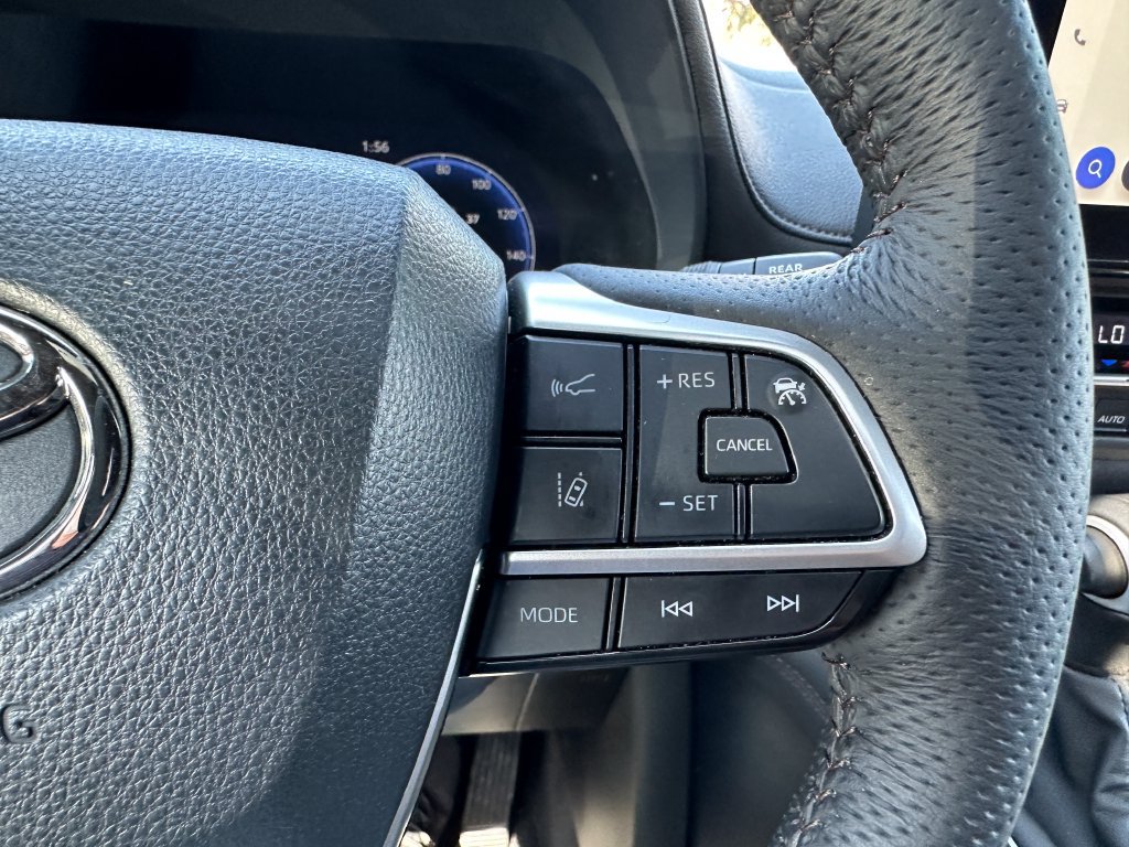 Used 2025 Toyota Sienna Platinum AWD/4WD image 24