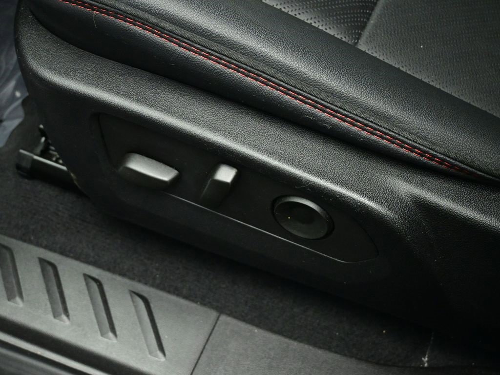 Used 2024 GMC Canyon AT4X image 19