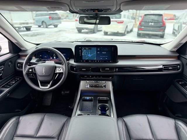 Used 2025 Lincoln Aviator Reserve w/ Illumination Package image 3