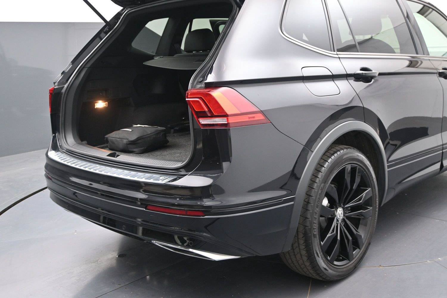 Used 2020 Volkswagen Tiguan SE R-Line AWD/4WD image 13