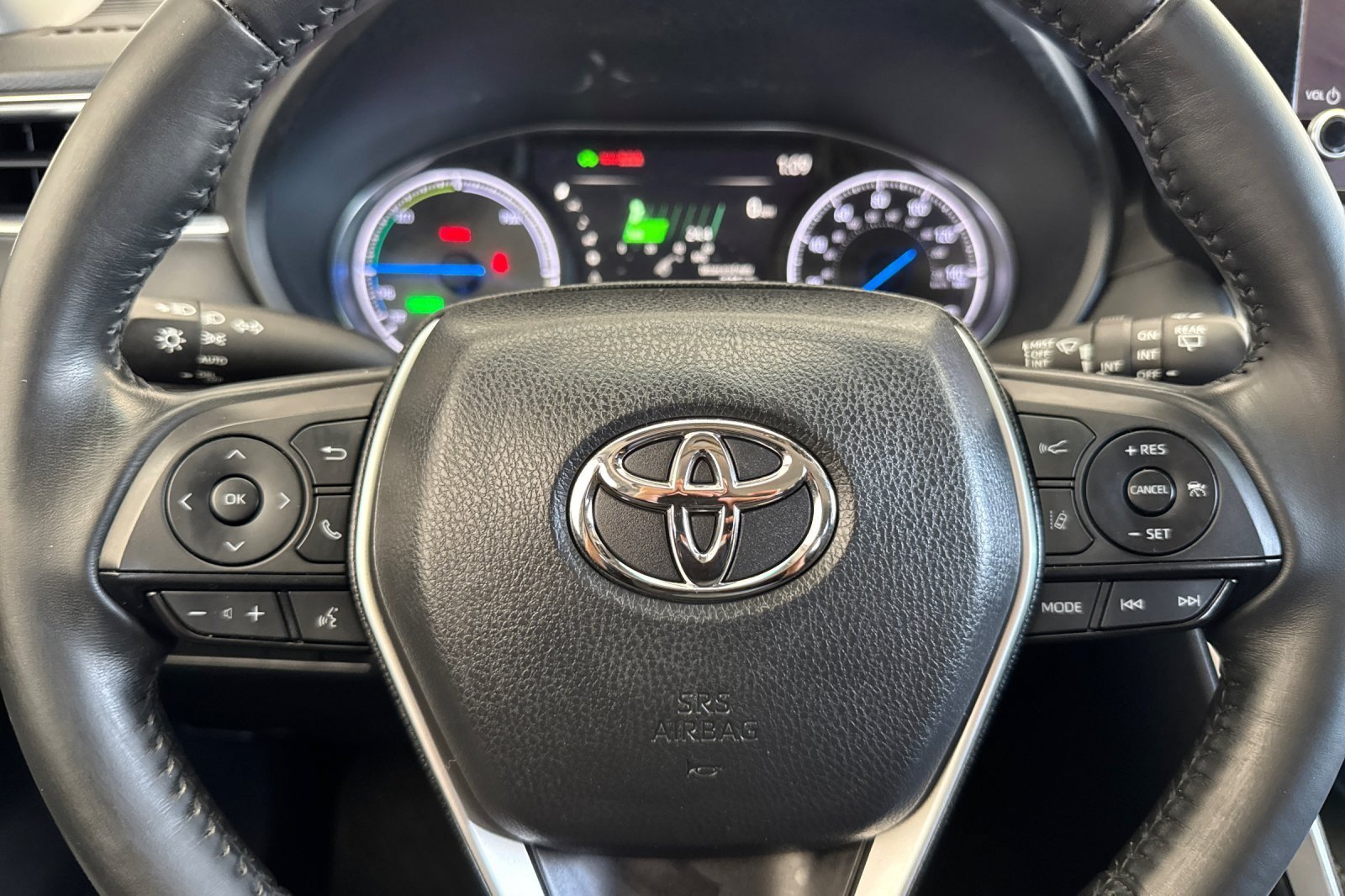 Used 2024 Toyota Venza LE AWD/4WD image 22