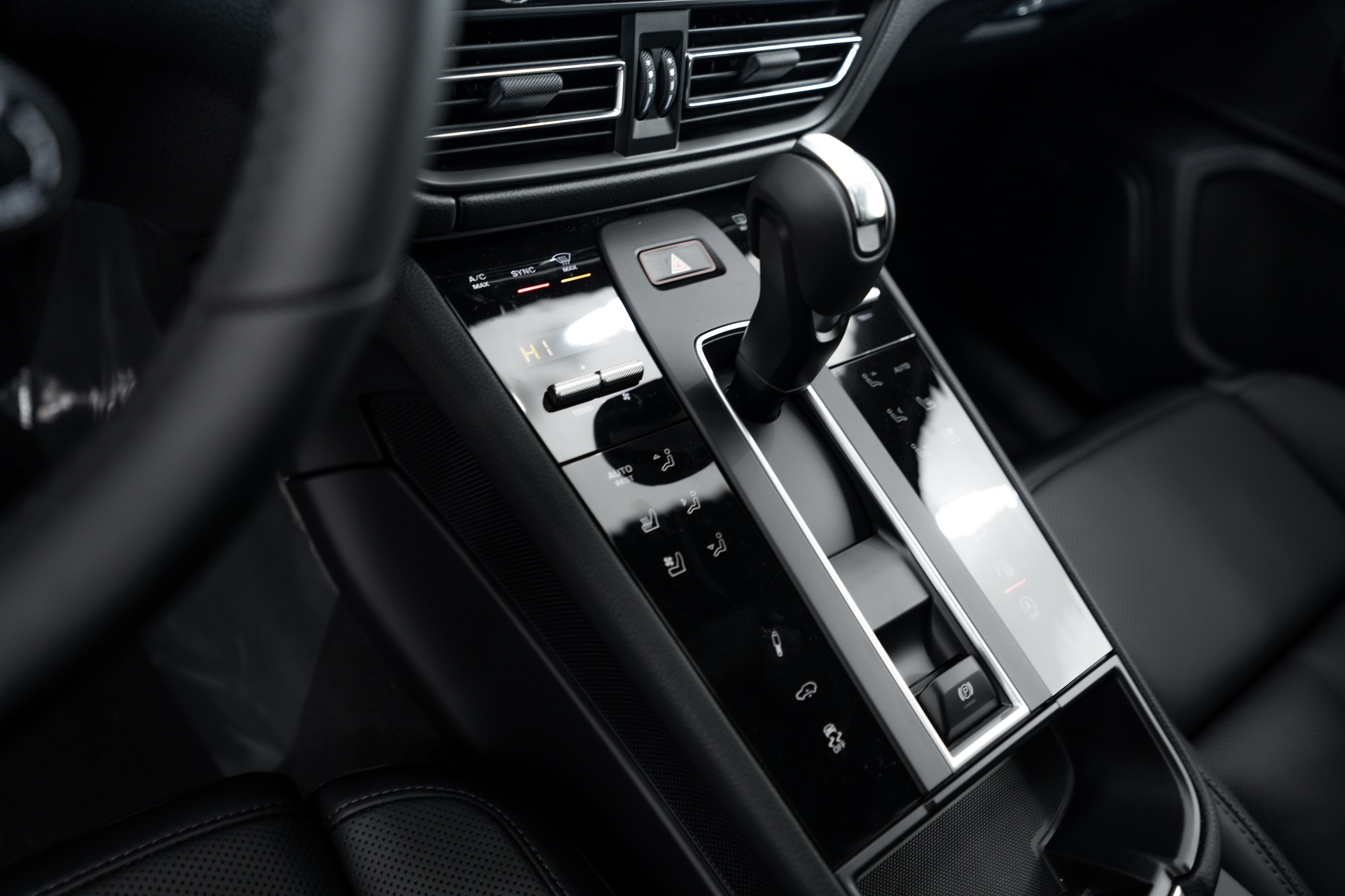 Certified 2026 Porsche Macan Turbo AWD/4WD image 12