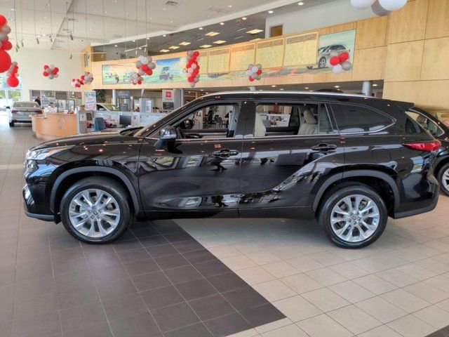 Used 2021 Toyota Highlander Limited image 7