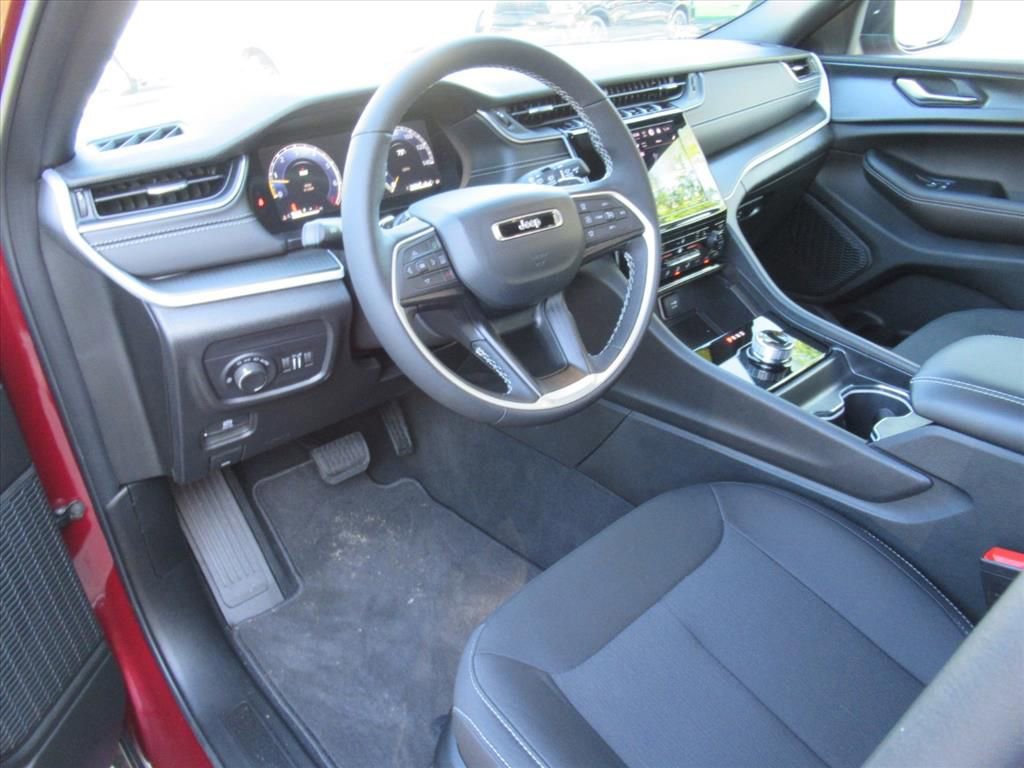 Used 2025 Jeep Grand Cherokee L Laredo w/ Luxury Tech Group I image 15