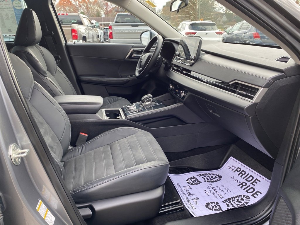 Used 2023 Mitsubishi Outlander SE image 11