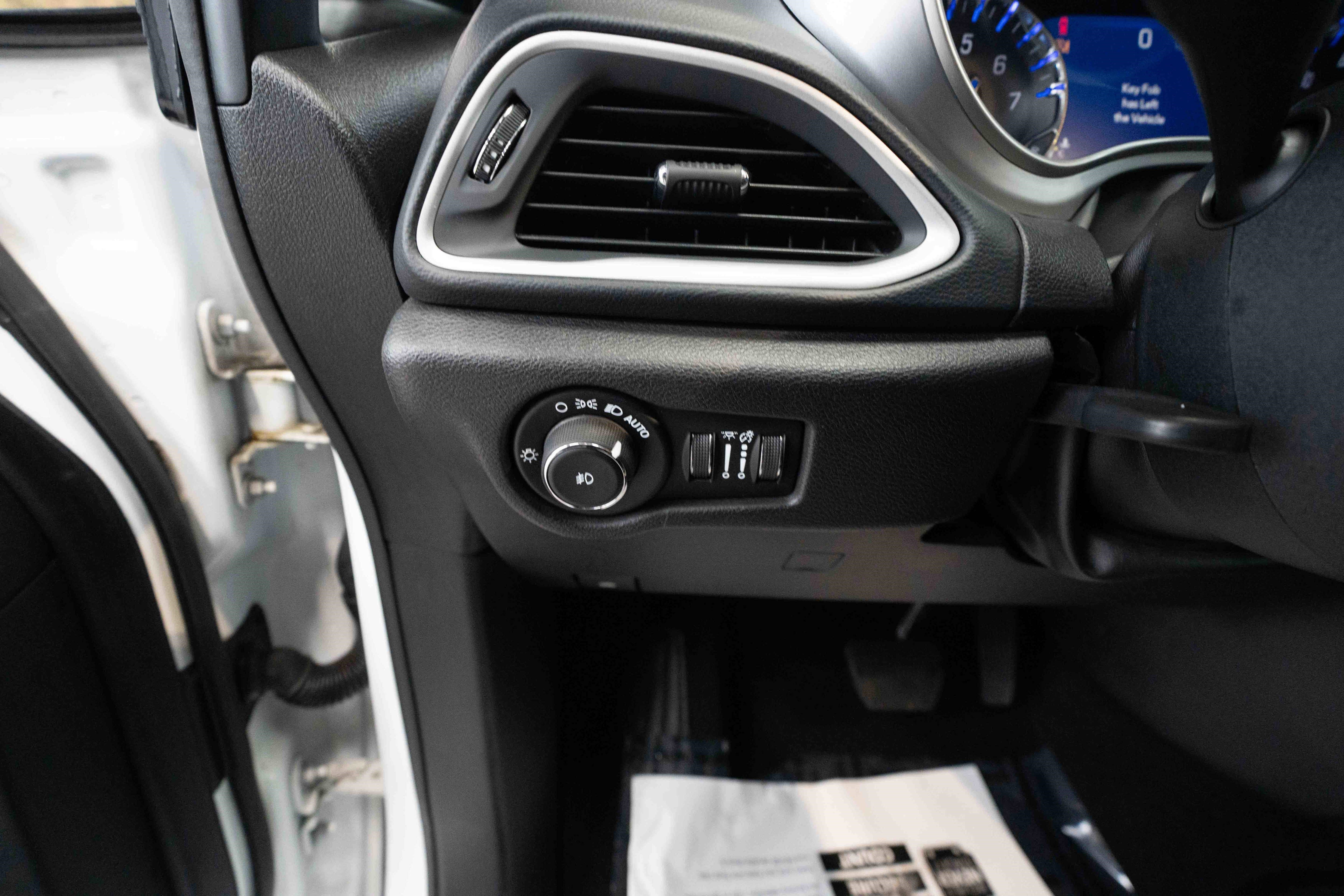 Used 2020 Chrysler Pacifica Touring-L Plus w/ Advanced Safetytec Group image 11