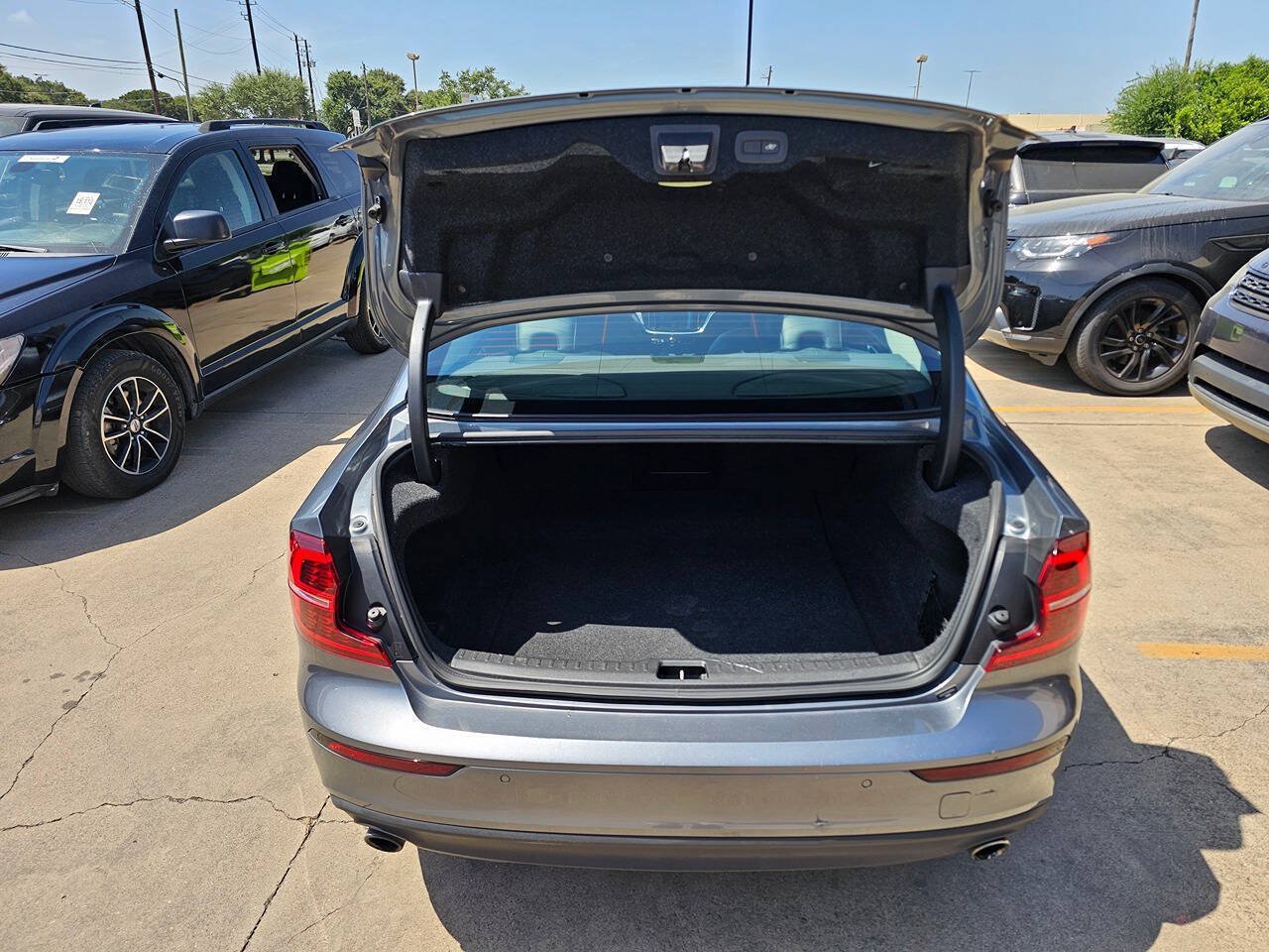 Used 2019 Volvo S60 T6 Momentum w/ Premium Package AWD/4WD image 8