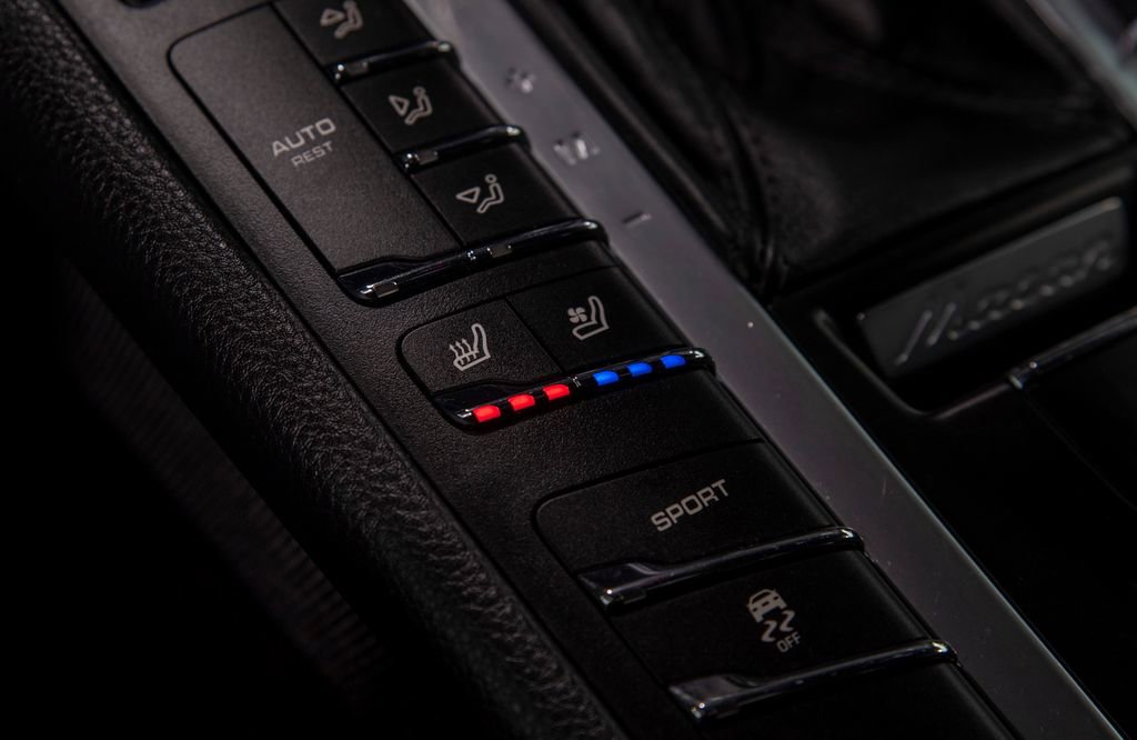 Used 2018 Porsche Macan S image 34