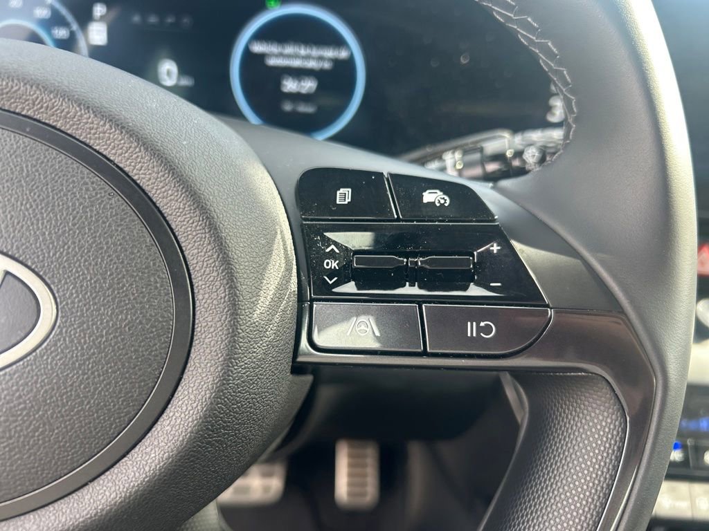 Used 2025 Hyundai Elantra SEL image 18