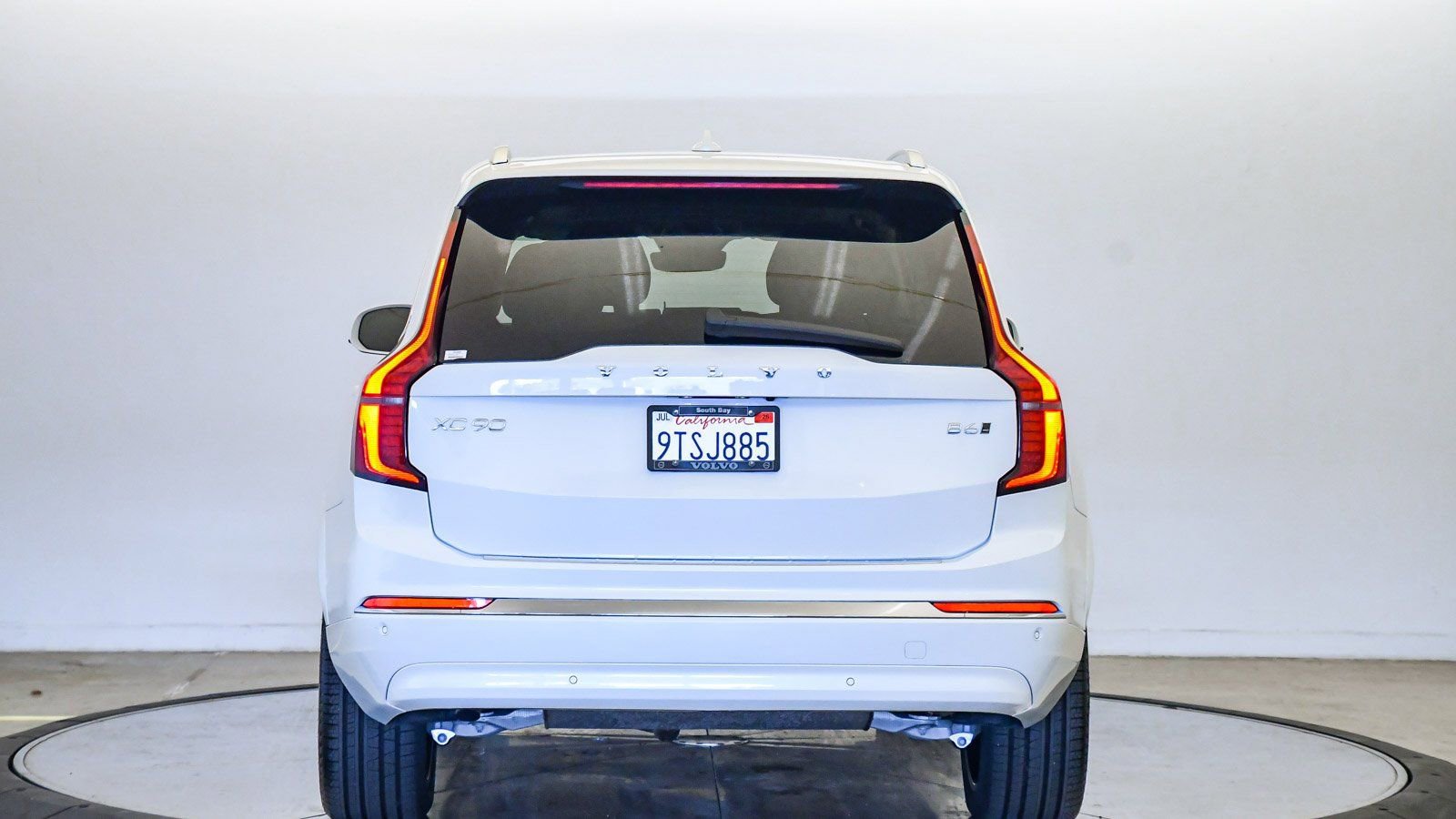 Certified 2025 Volvo XC90 B6 Plus w/ Protection Package Premier image 3