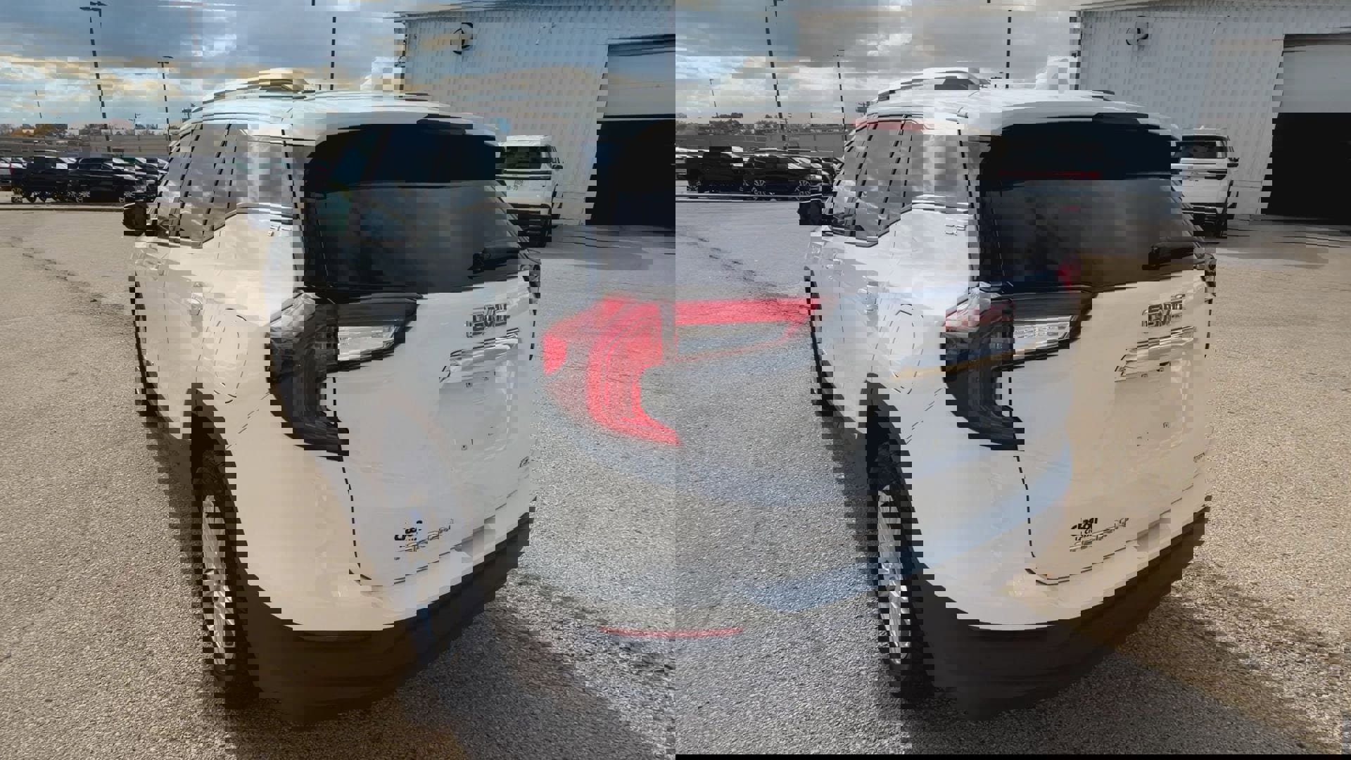 Used 2023 GMC Terrain SLE w/ Driver Convenience Package image 7