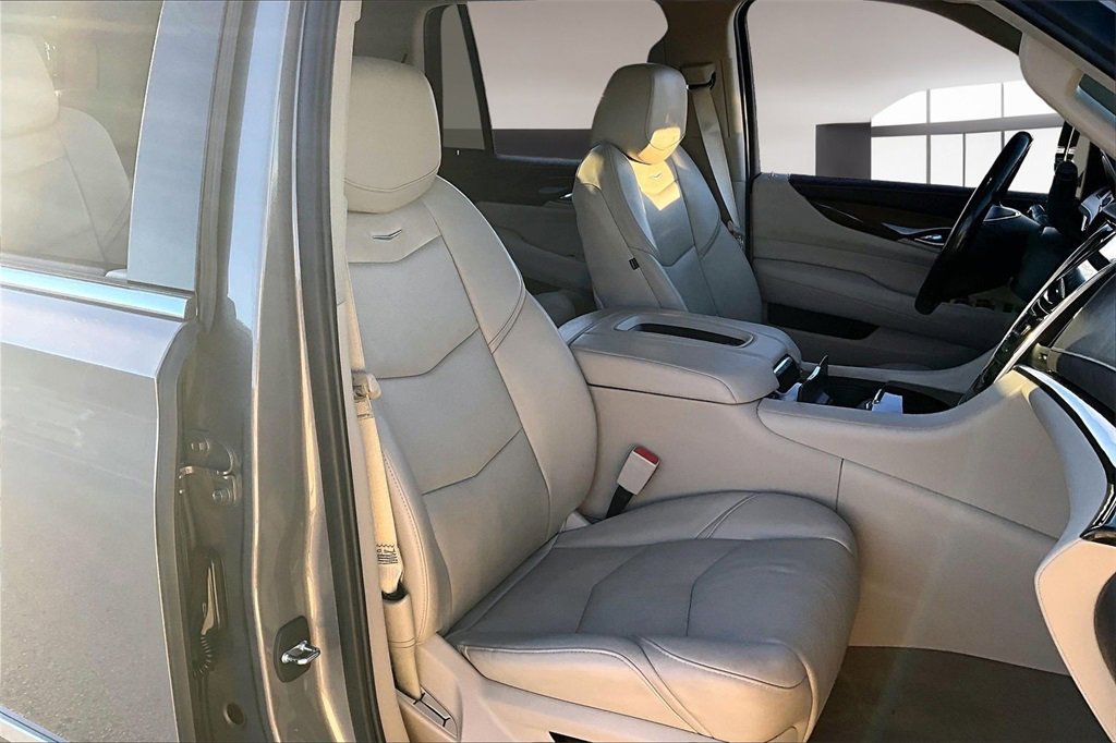 Used 2019 Cadillac Escalade Premium Luxury image 7