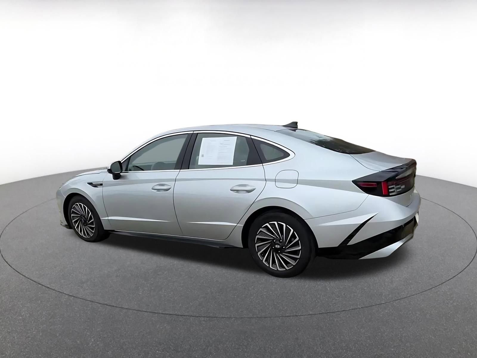 Used 2025 Hyundai Sonata SEL FWD image 10