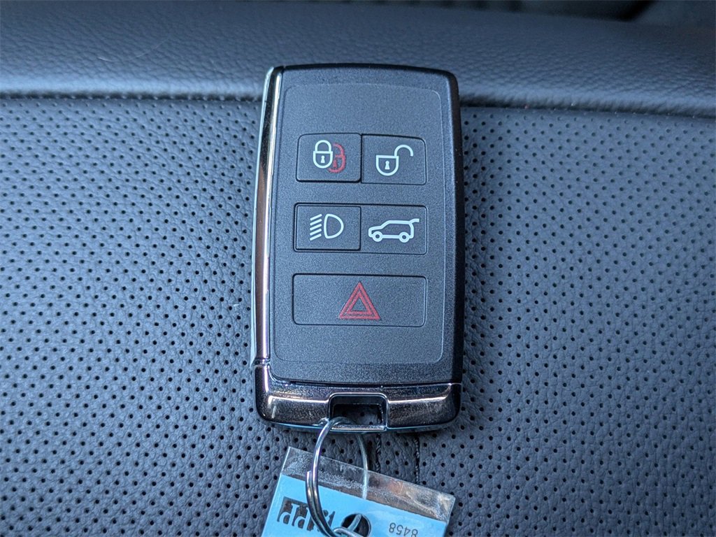 New 2026 Land Rover Range Rover Velar Dynamic SE image 32