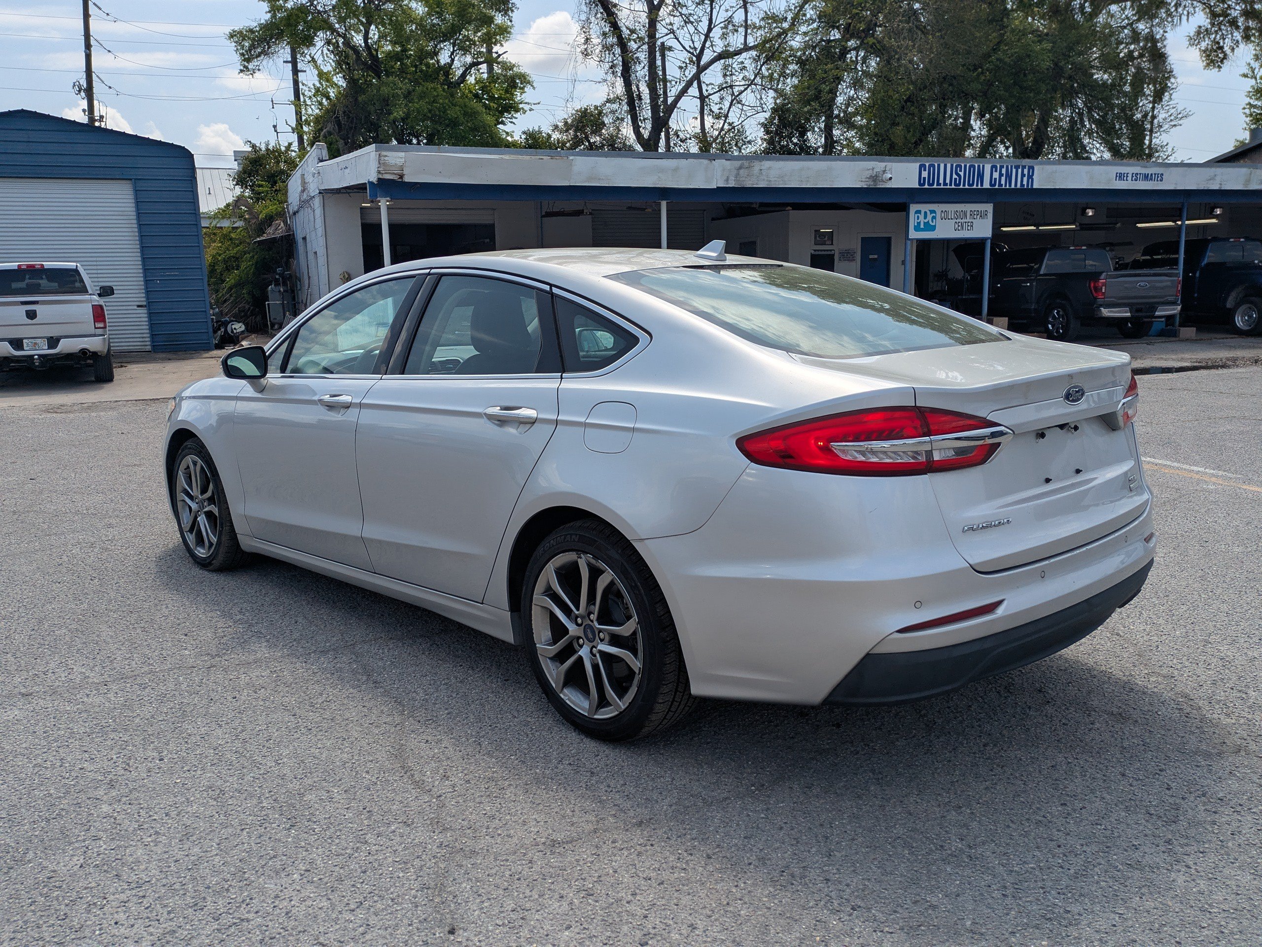 Used 2019 Ford Fusion SEL FWD image 5