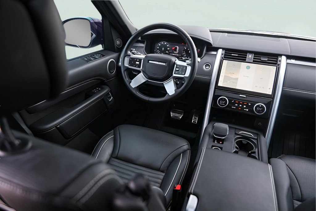 Used 2024 Land Rover Discovery Metropolitan Edition image 31