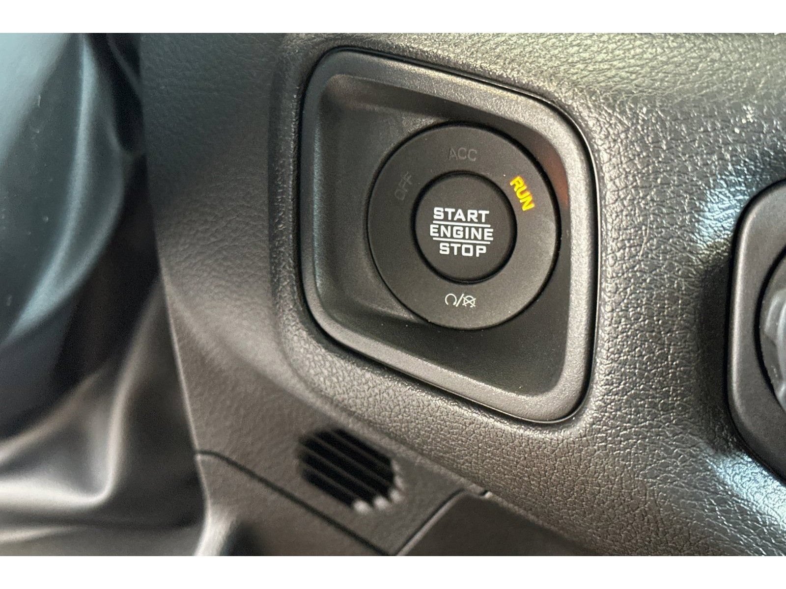 New 2026 Jeep Gladiator Sport AWD/4WD image 23