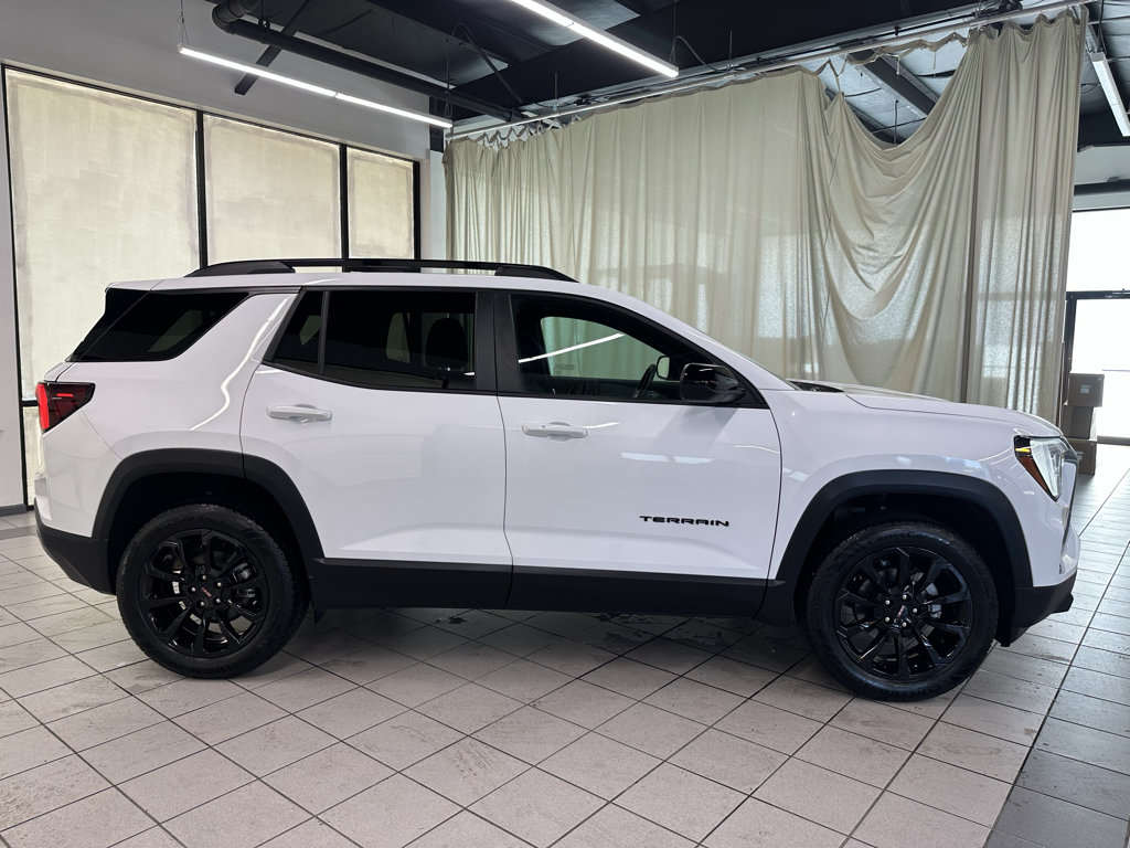 Used 2026 GMC Terrain Elevation w/ Elevation Premium Package FWD image 3
