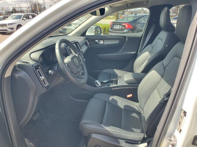 Certified 2025 Volvo XC40 B5 Ultra w/ Protection Package Premier AWD/4WD image 15