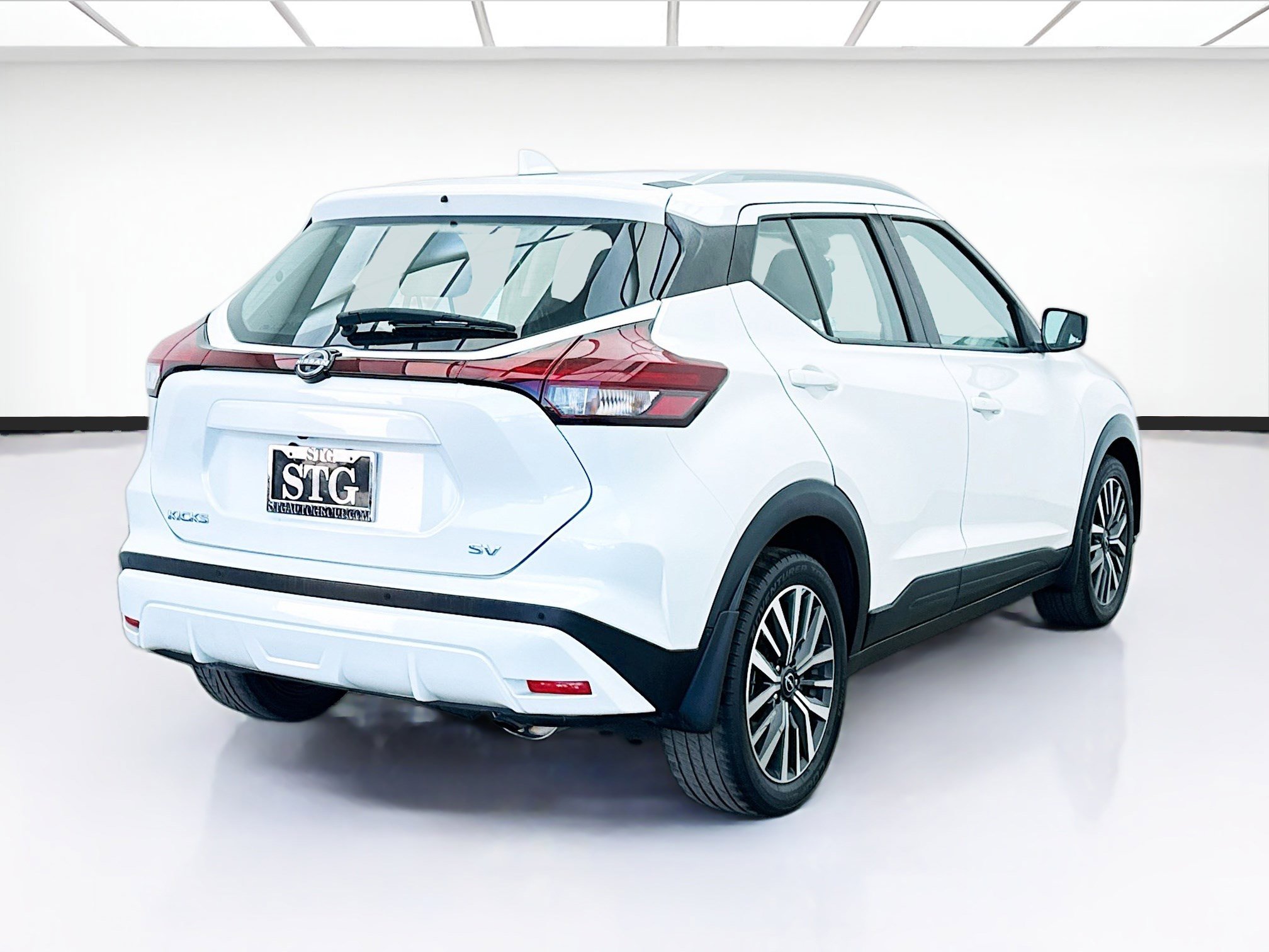 Used 2022 Nissan Kicks SV image 4