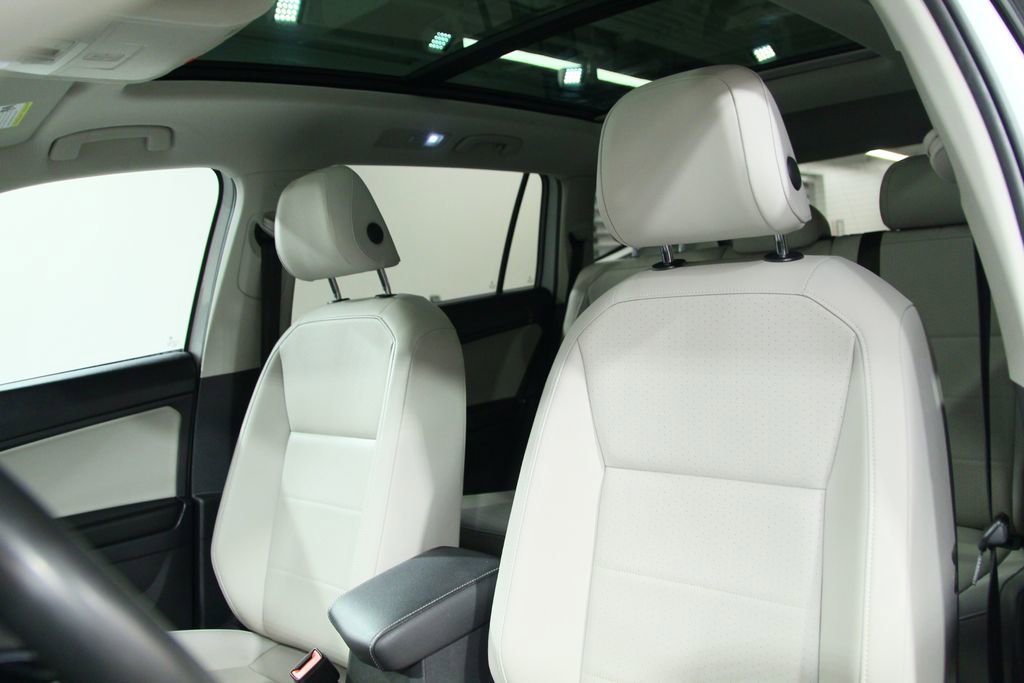 Used 2021 Volkswagen Tiguan SE w/ Panoramic Sunroof Package AWD/4WD image 6