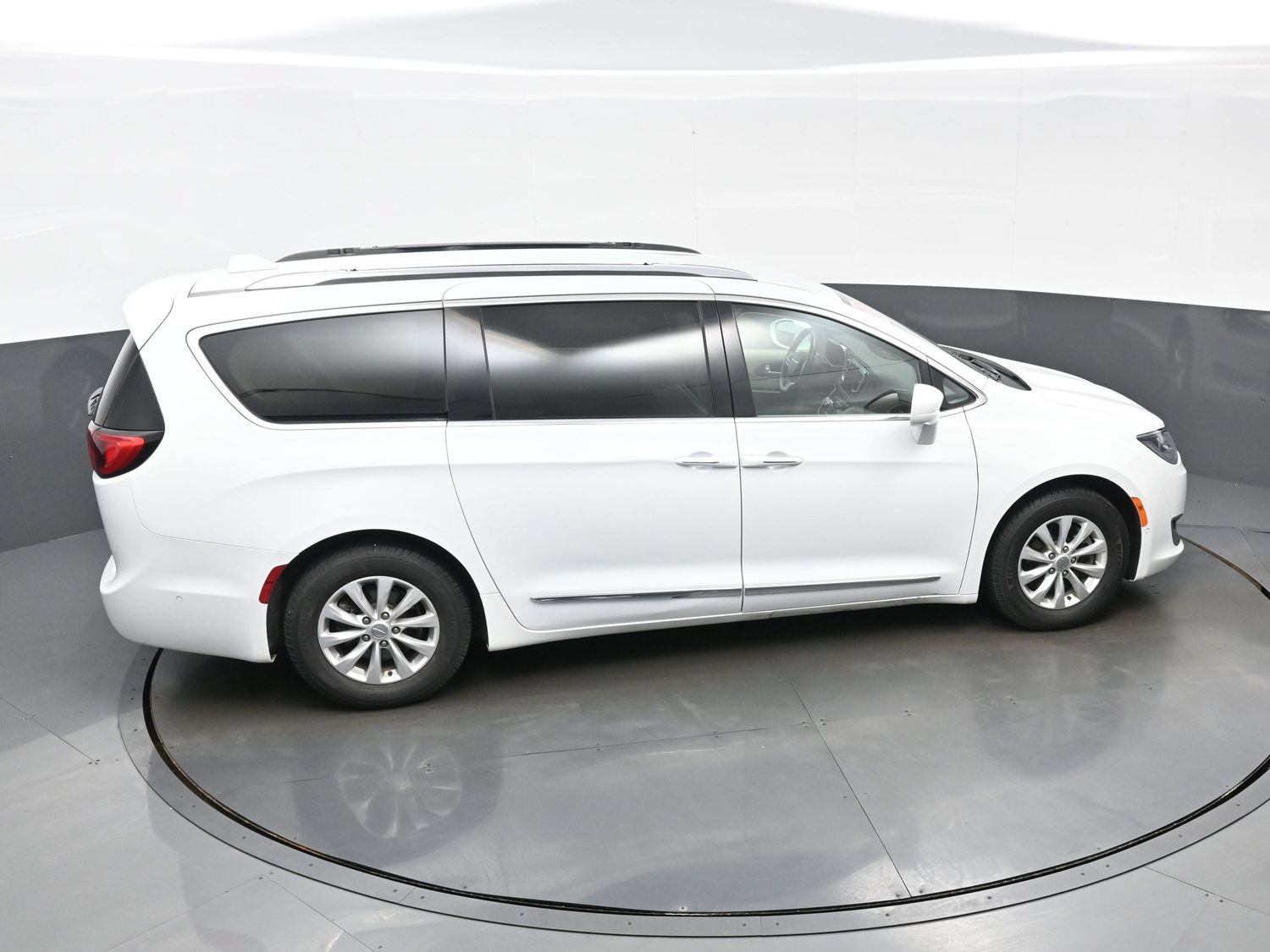 Used 2018 Chrysler Pacifica Touring-L Plus w/ Advanced Safetytec Group FWD image 43