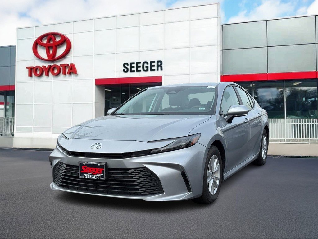 Used 2025 Toyota Camry image 6