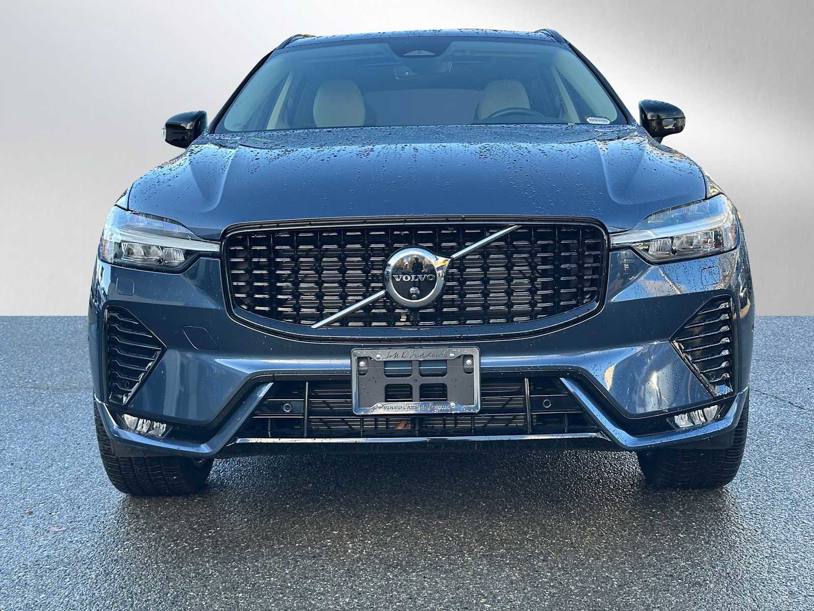 Used 2025 Volvo XC60 B5 Ultra w/ Protection Package Premier image 8