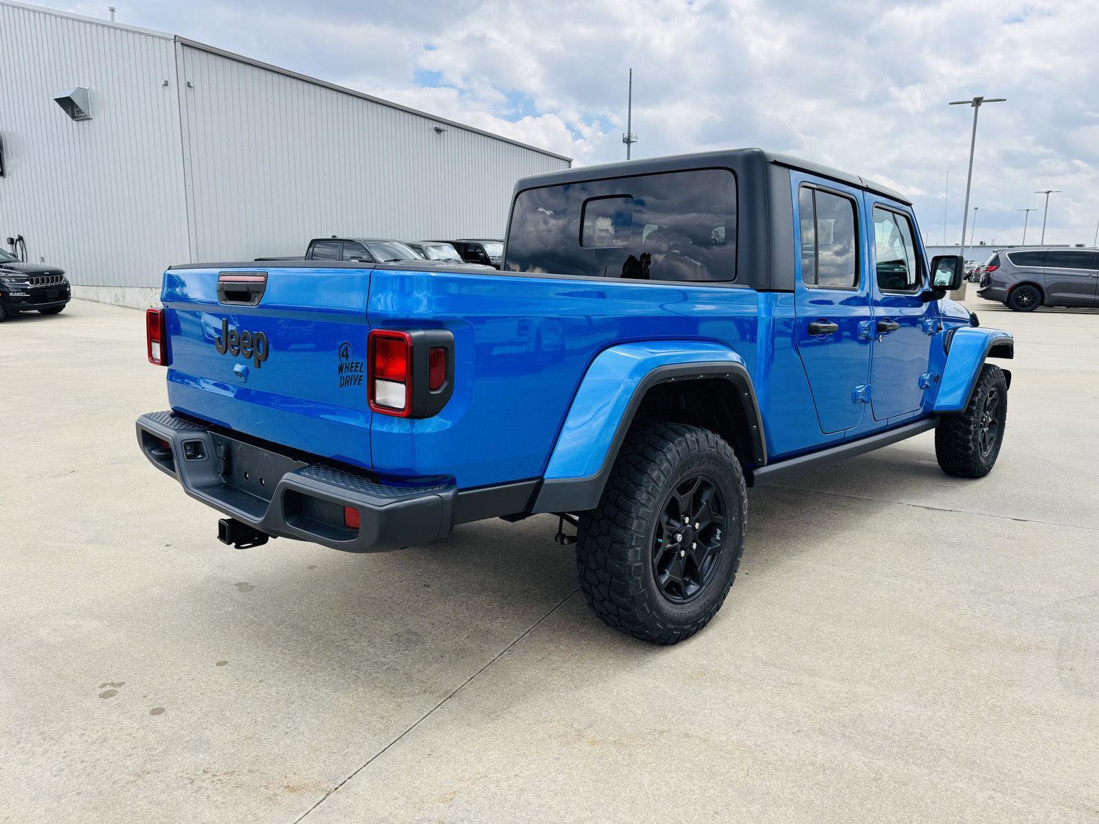 Used 2021 Jeep Gladiator Sport AWD/4WD image 32