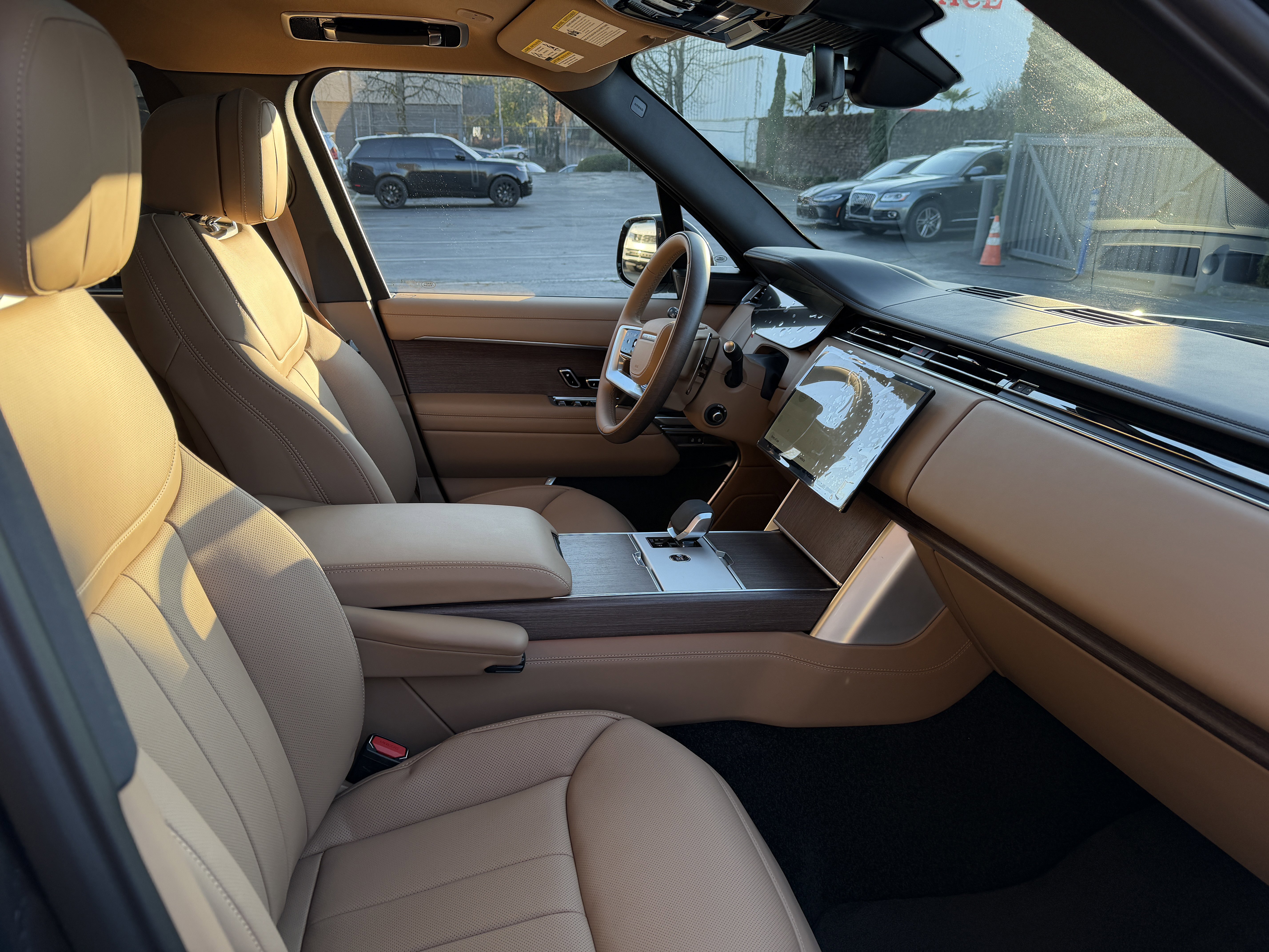 New 2026 Land Rover Range Rover Long Wheelbase SE AWD/4WD image 11