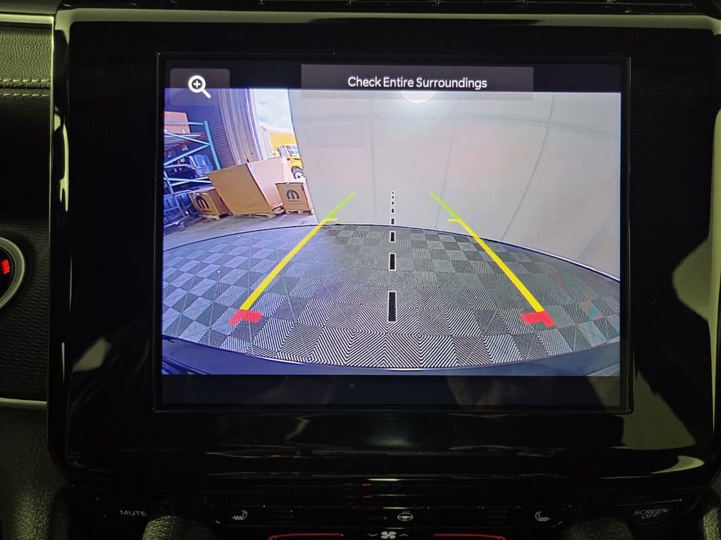 Certified 2025 Jeep Grand Cherokee Laredo w/ Luxury Tech Group I image 14