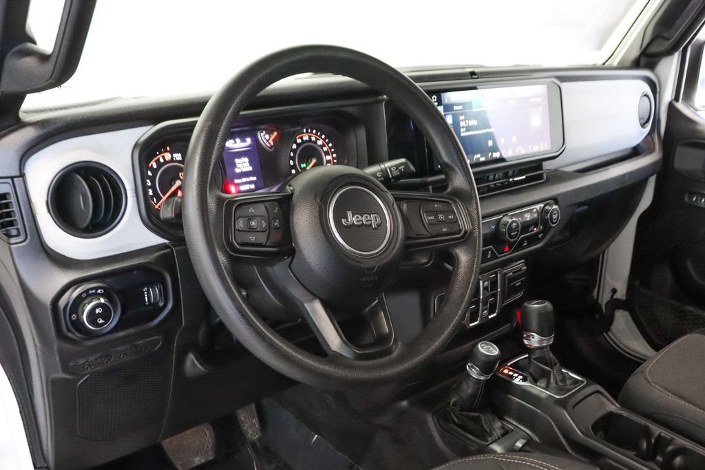Used 2025 Jeep Gladiator Sport AWD/4WD image 19