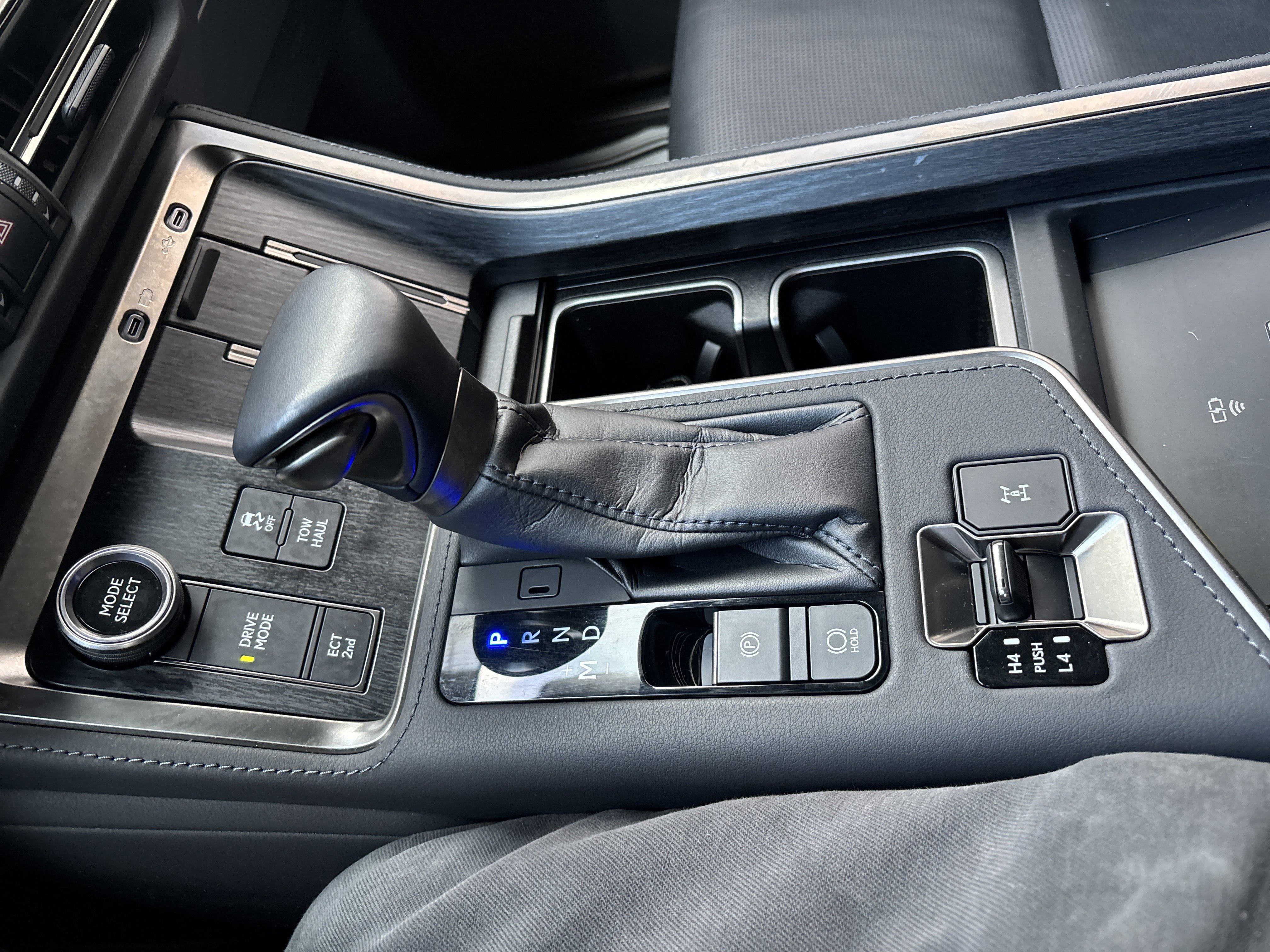 Used 2024 Lexus GX 550 w/ Accessory Package (2T) image 25