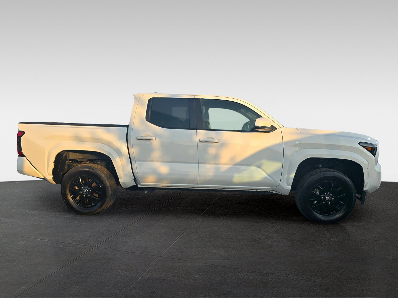 Used 2024 Toyota Tacoma SR5 AWD/4WD image 4