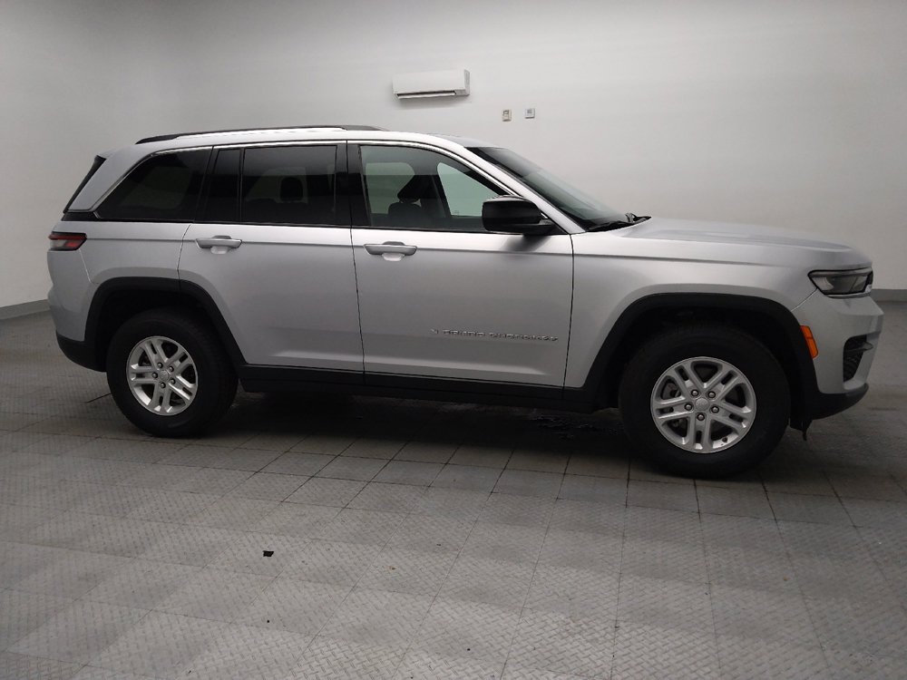 Used 2024 Jeep Grand Cherokee Laredo RWD image 11