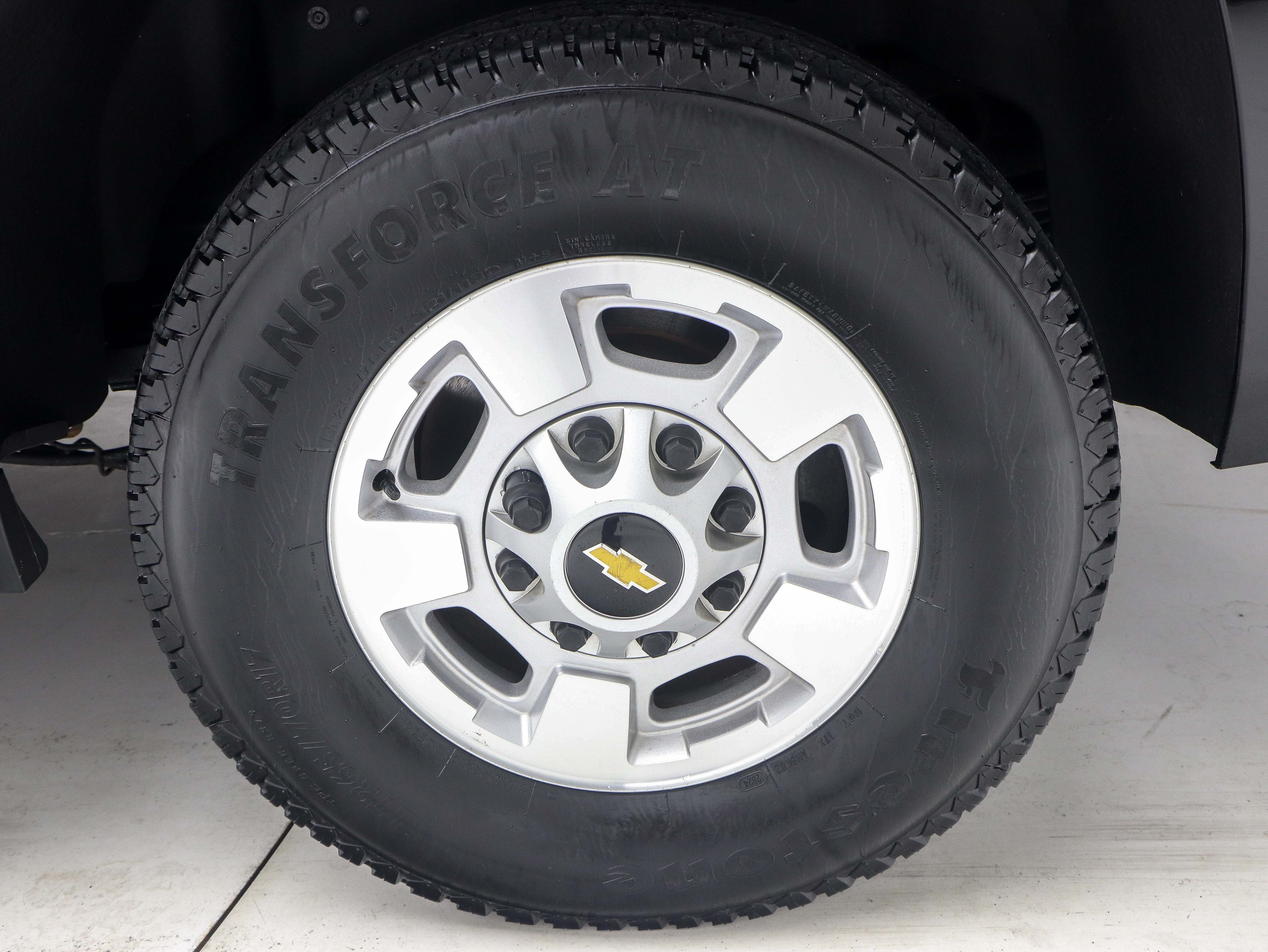 Used 2017 Chevrolet Suburban 3500 LS w/ Driver Alert Package AWD/4WD image 31