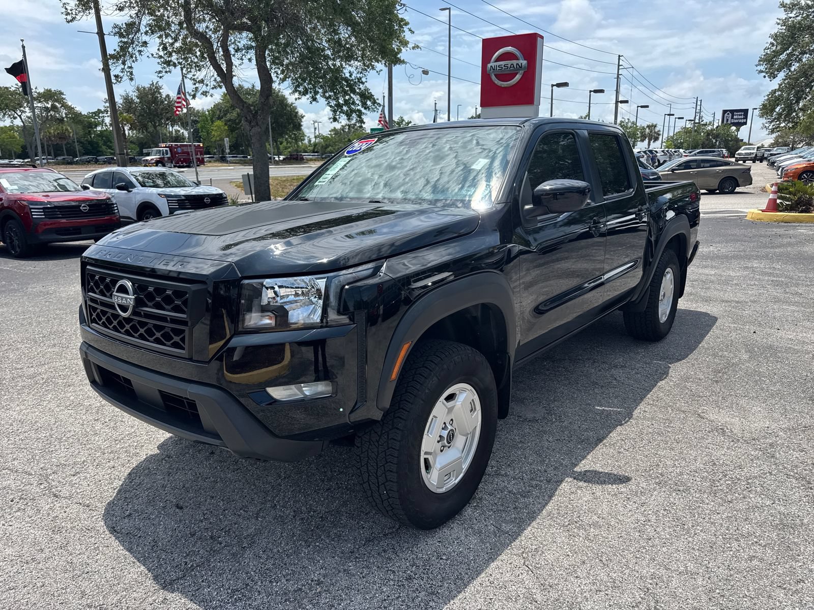 Certified 2024 Nissan Frontier SV w/ Hardbody Edition AWD/4WD image 2