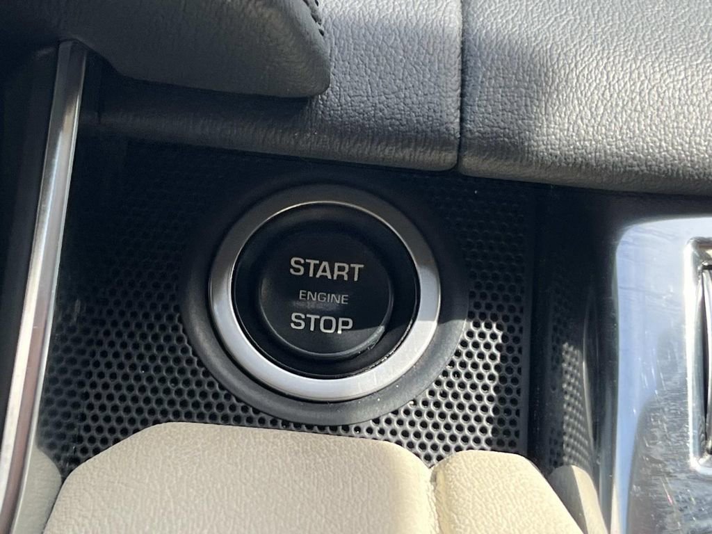 Used 2020 Land Rover Range Rover Sport HSE image 38