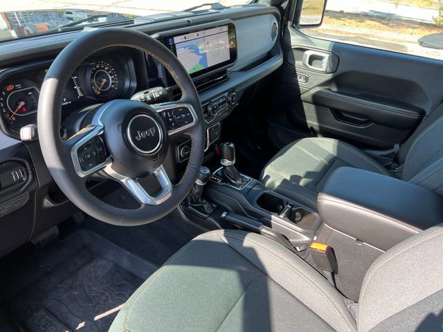 Used 2024 Jeep Wrangler Sahara w/ Technology Group AWD/4WD image 19