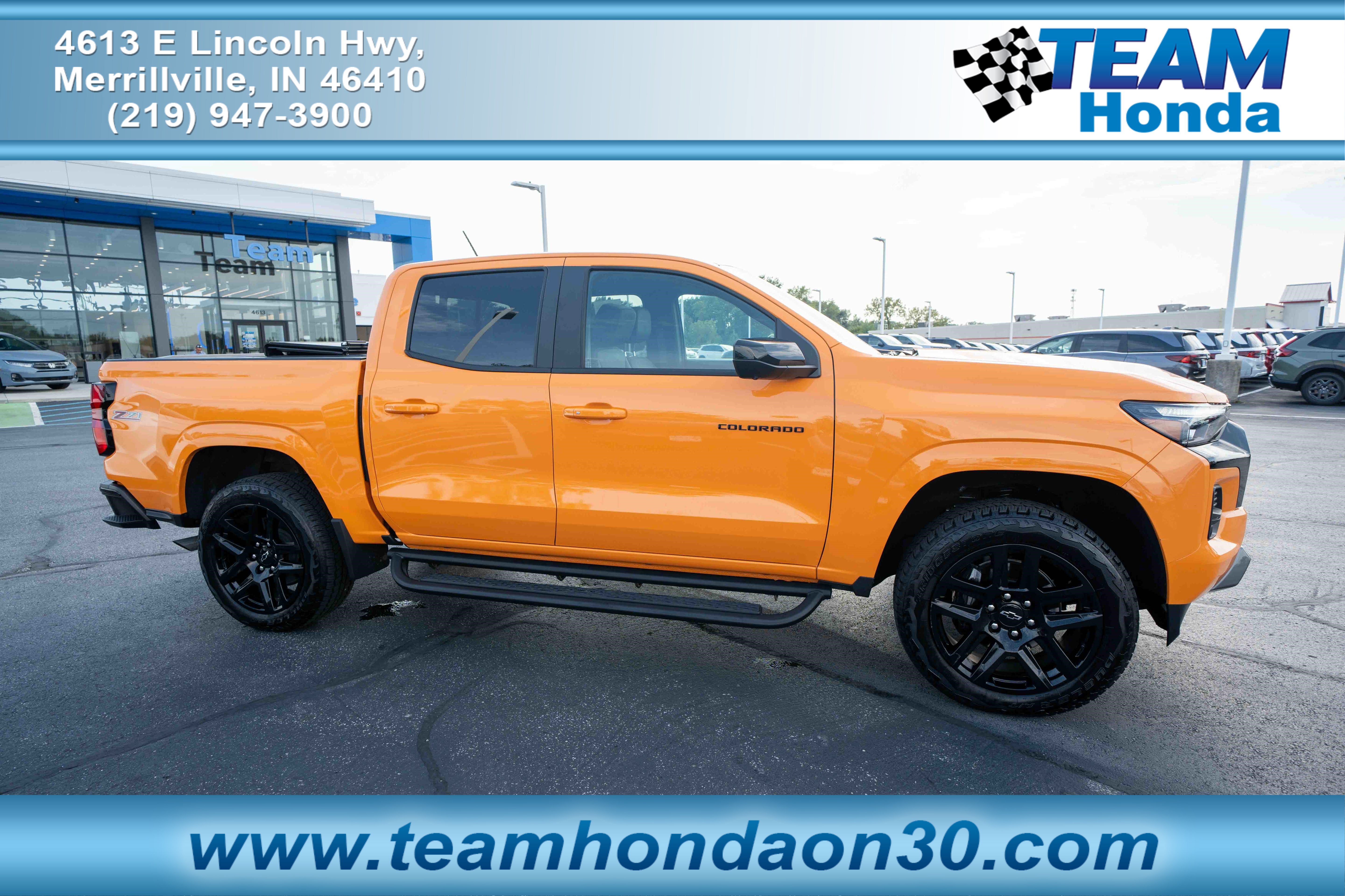 Used 2025 Chevrolet Colorado Z71 w/ Technology Package AWD/4WD image 1