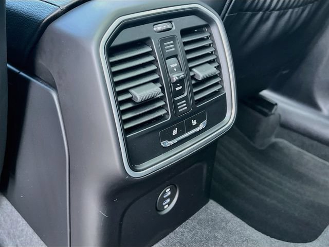 Certified 2024 Porsche Macan AWD/4WD image 27
